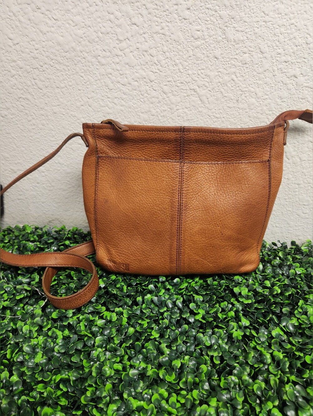 Duluth Trading Co Lifetime Leather Sling Crossbody Bag